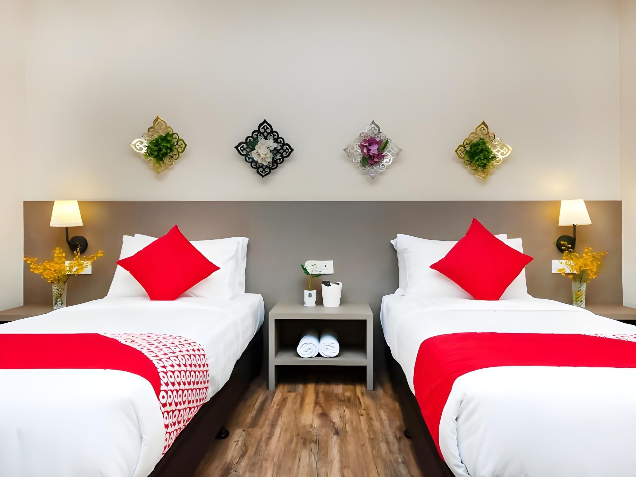 DK Hotel Standard Twin Room without Window 2