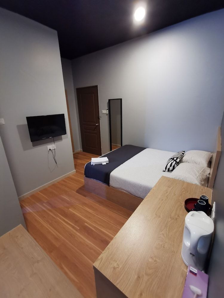 Queen Room (502)