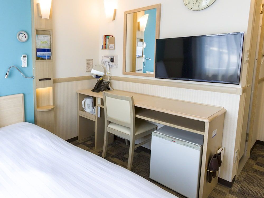 Toyoko Inn Kobe Sannomiya-eki Shiyakusho Mae Economy Double Room, Non Smoking 6