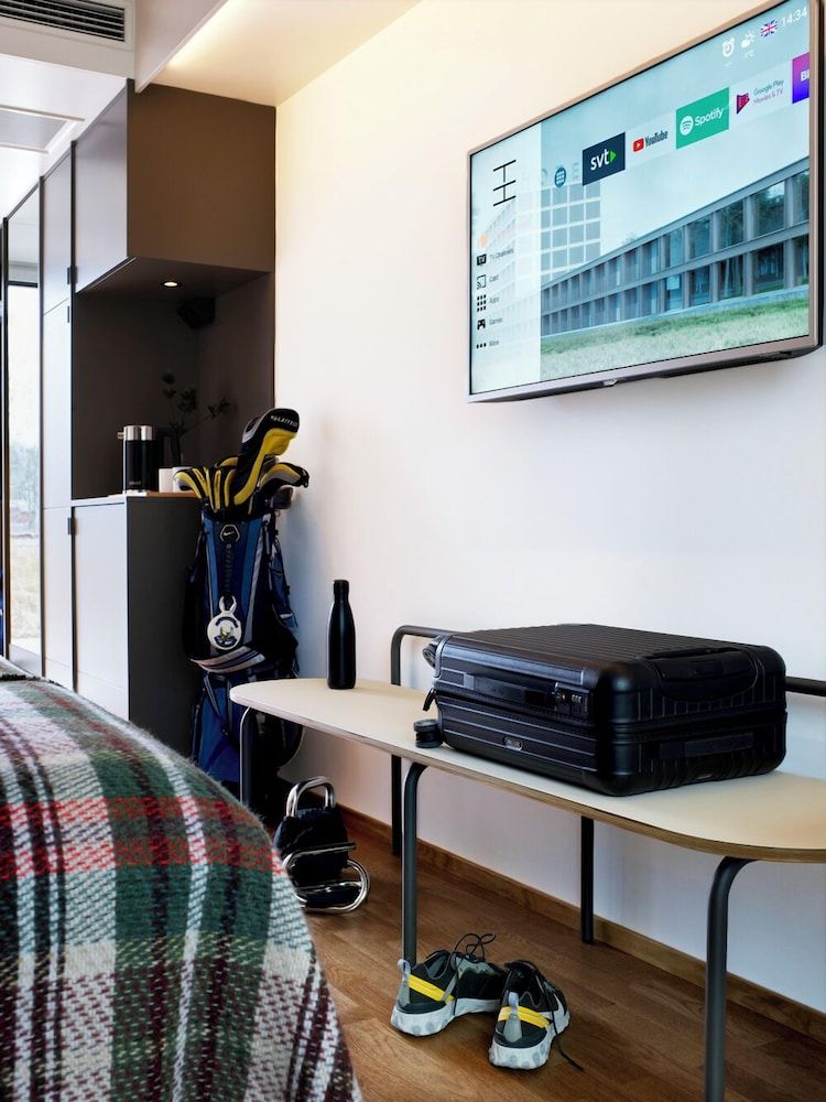 Best Western Plus Ten Hotel Family Room, 3 Twin Beds, Non Smoking, Balcony 9