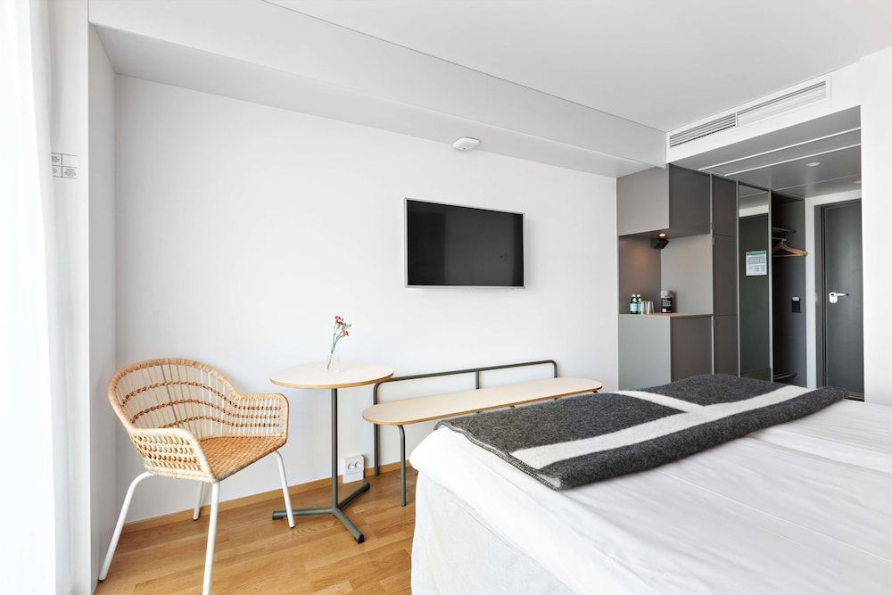 Best Western Plus Ten Hotel Family Room, 3 Twin Beds, Non Smoking, Balcony 8