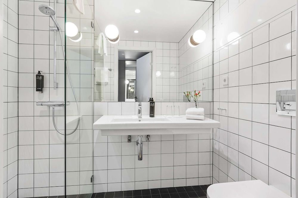 Best Western Plus Ten Hotel Family Room, 3 Twin Beds, Non Smoking, Balcony 7