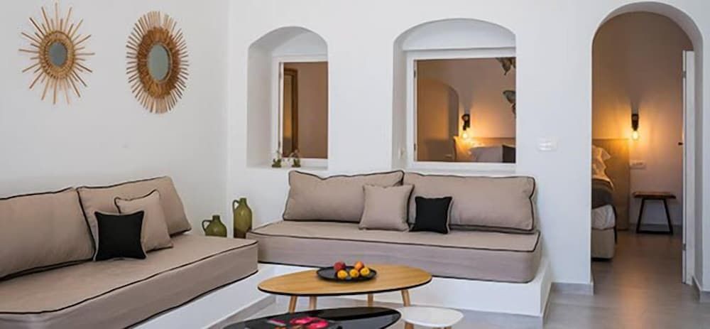 undefined Echo Suites 4