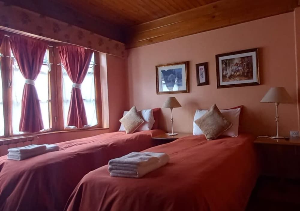 Flor Austral Basic Double or Twin Room 3