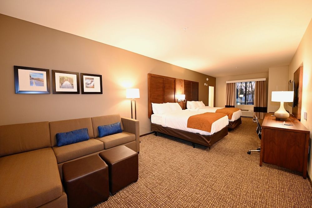 Comfort Suites Suite, 2 Queen Beds, Accessible, Non Smoking 2