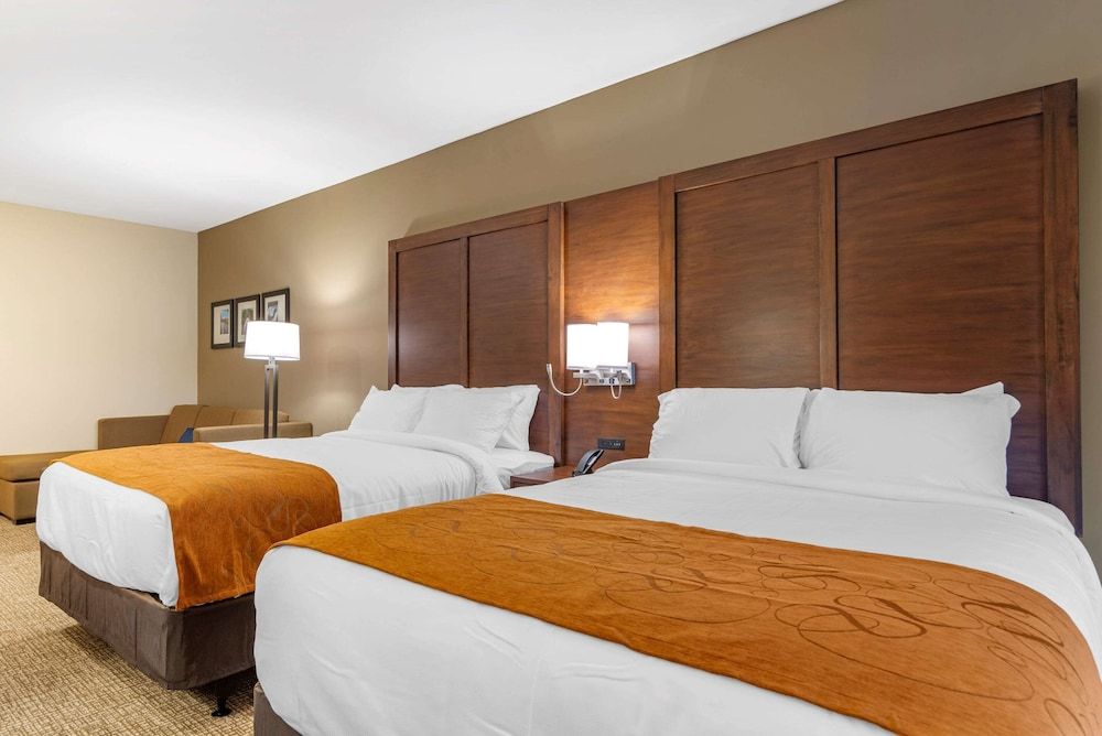 Comfort Suites Suite, 2 Queen Beds, Accessible, Non Smoking 3