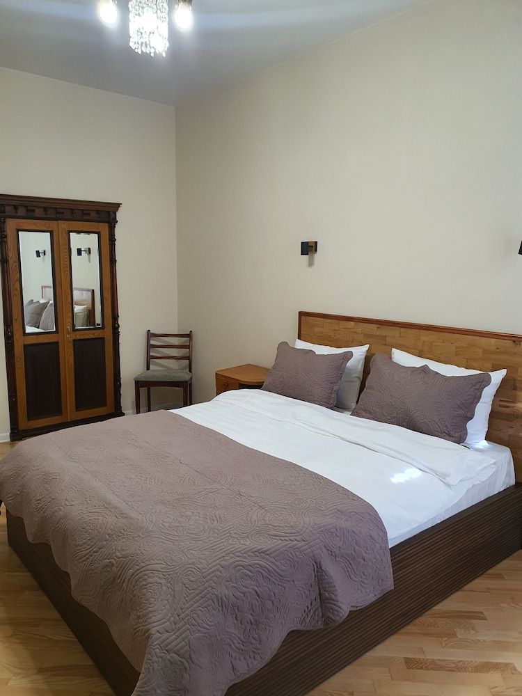 Dat Exx on Freedom Square Apartment 3