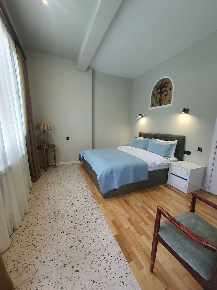 Dat Exx on Freedom Square Standard Apartment 4