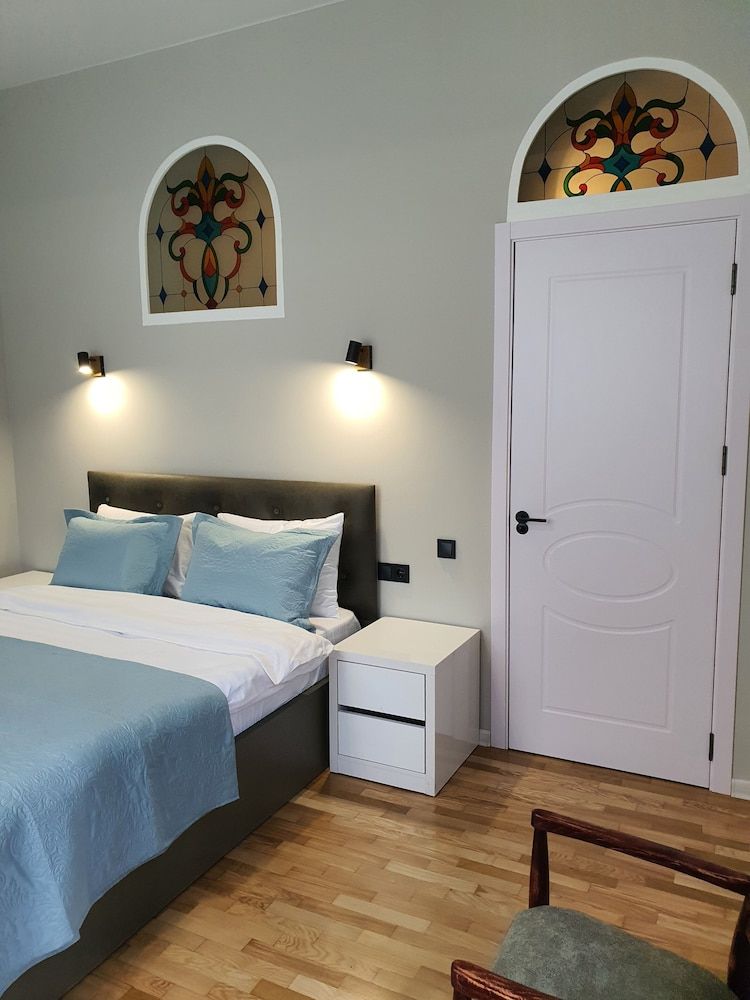 Dat Exx on Freedom Square Standard Apartment 6