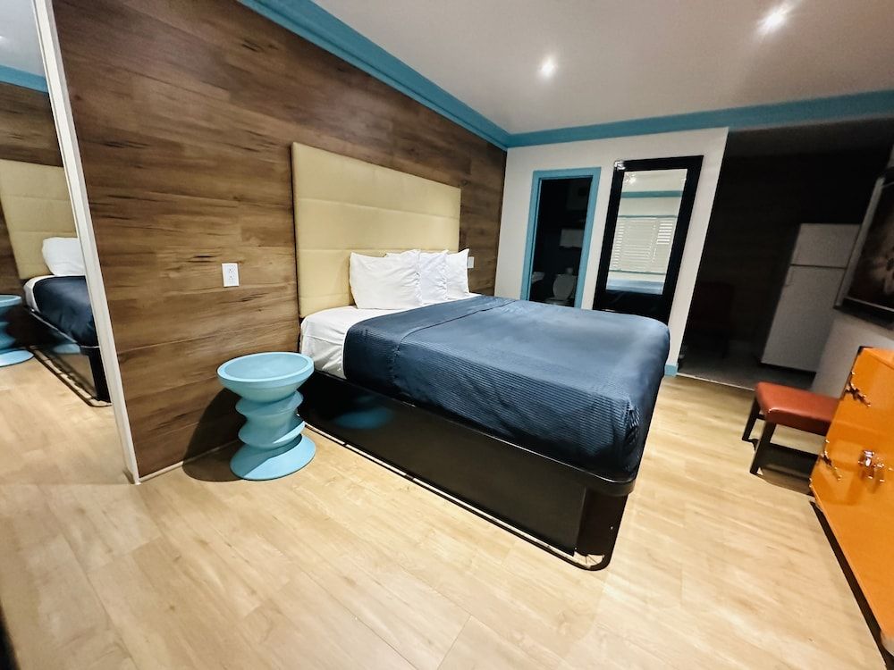 Casa Blanca Inn & Suites Family Suite, 2 Bedrooms 5