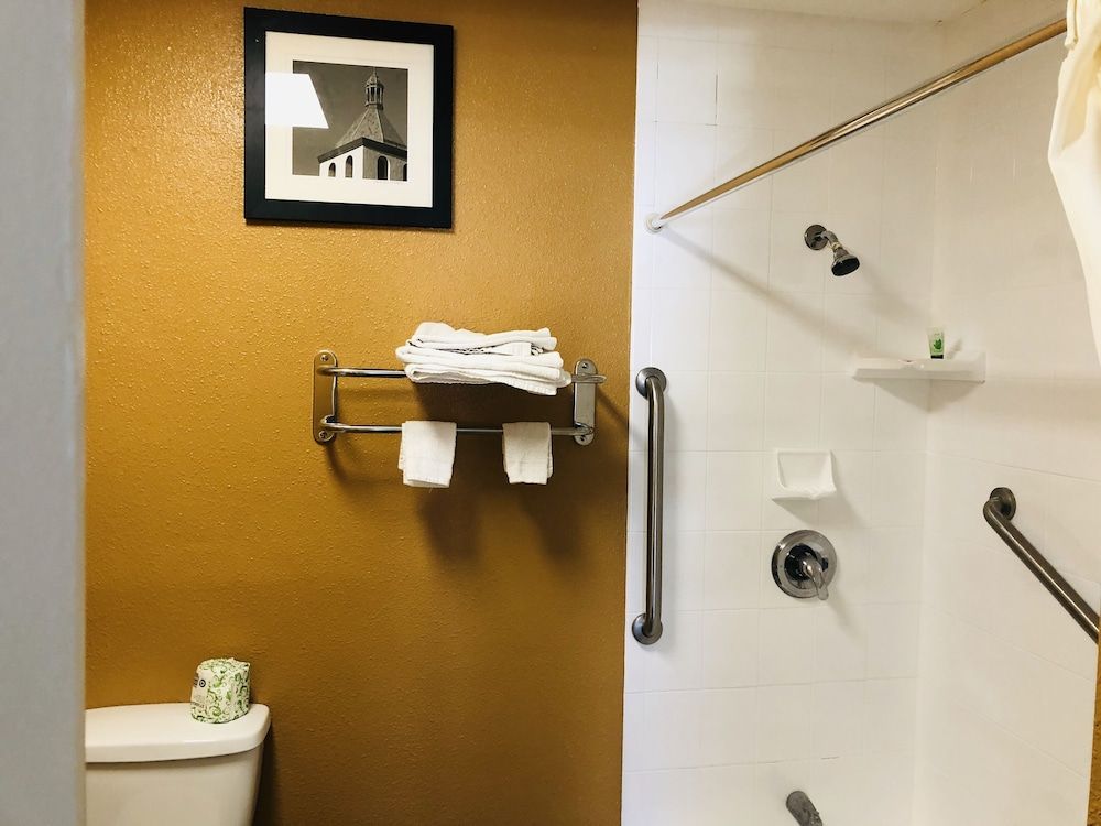 Casa Blanca Inn & Suites Standard Room, 1 King Bed 14