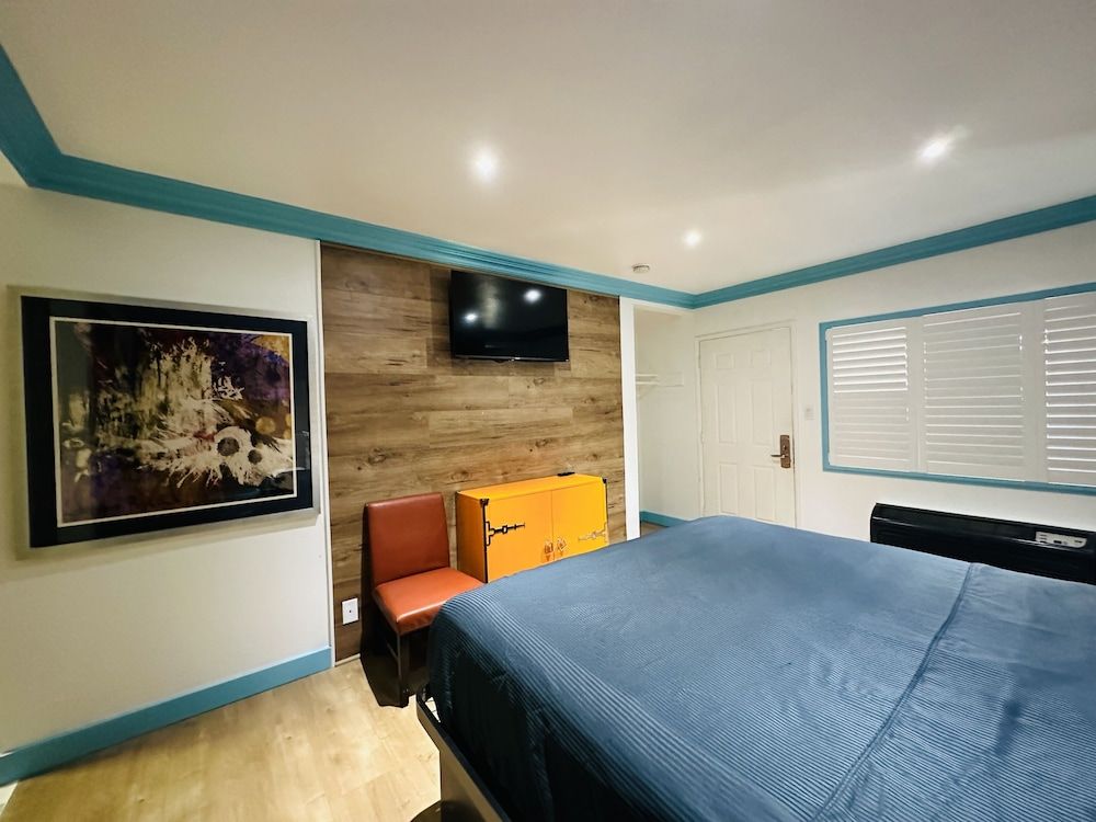 Casa Blanca Inn & Suites Family Suite, 2 Bedrooms 3