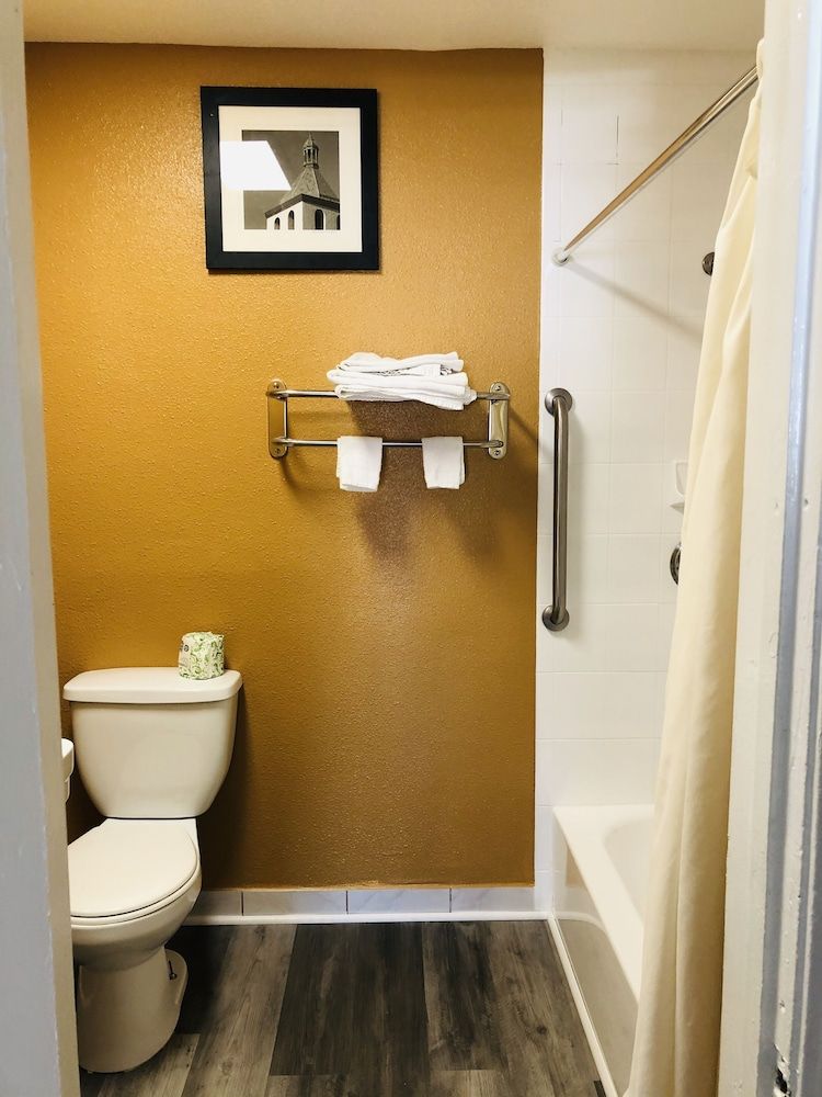 Casa Blanca Inn & Suites Standard Room, 1 King Bed 12