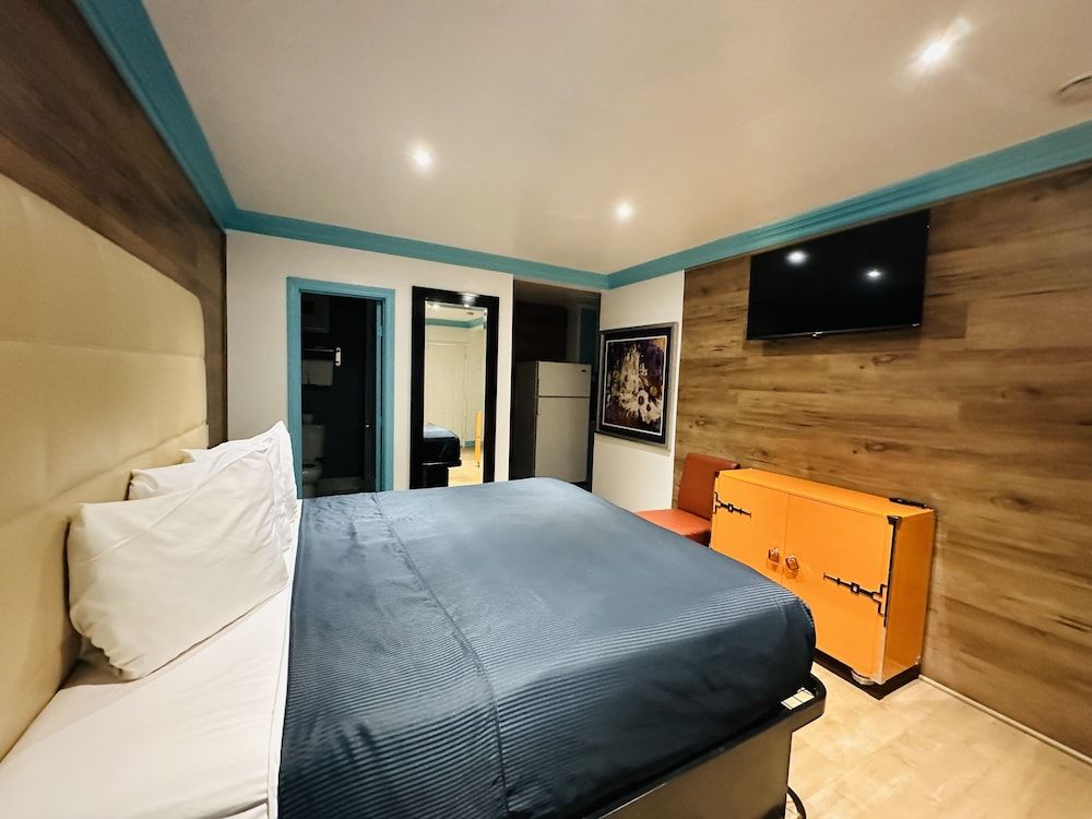 Casa Blanca Inn & Suites Family Suite, 2 Bedrooms 4