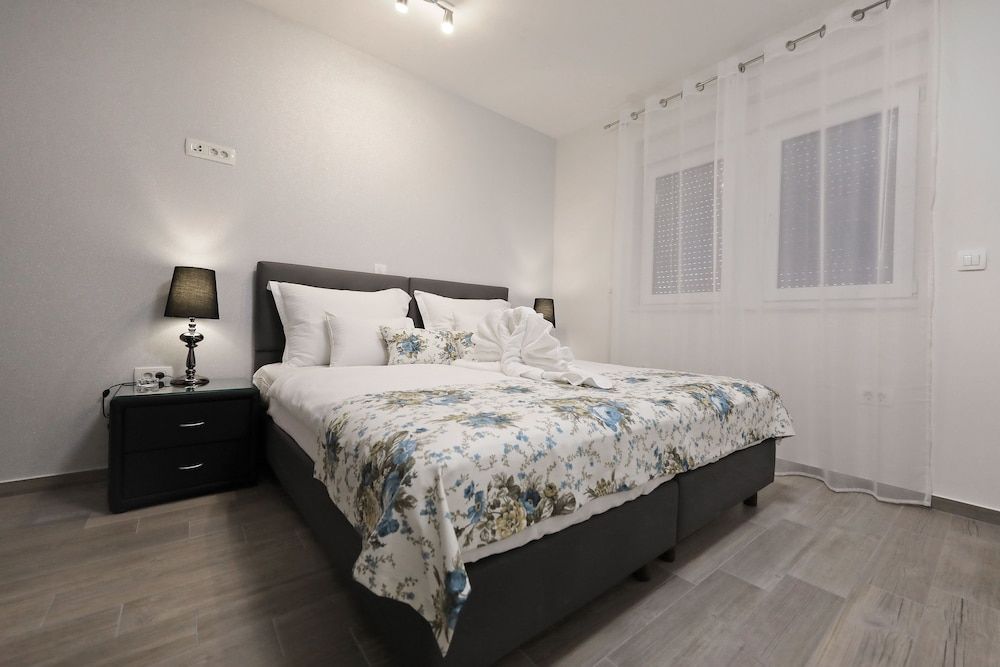 Superior with Roof Terrace and Jacuzzi