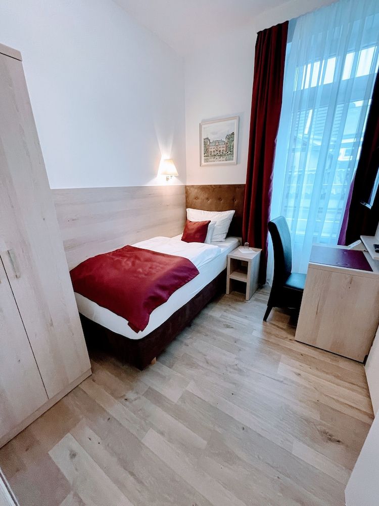 Das Hotel Krone Economy Single Room 2