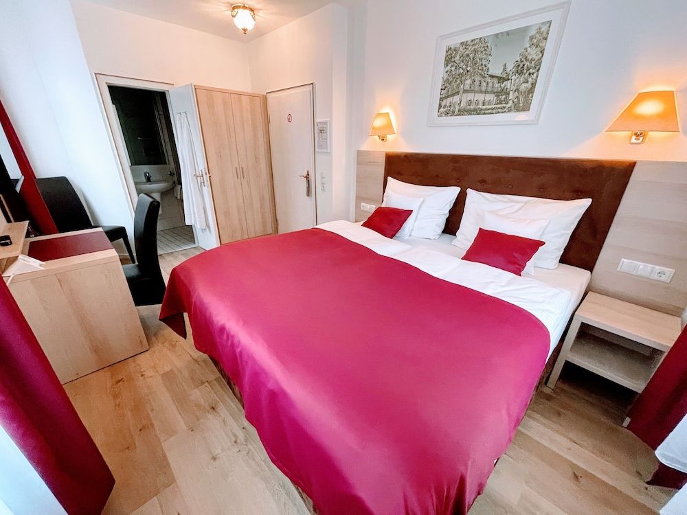 Das Hotel Krone Standard Double Room 3