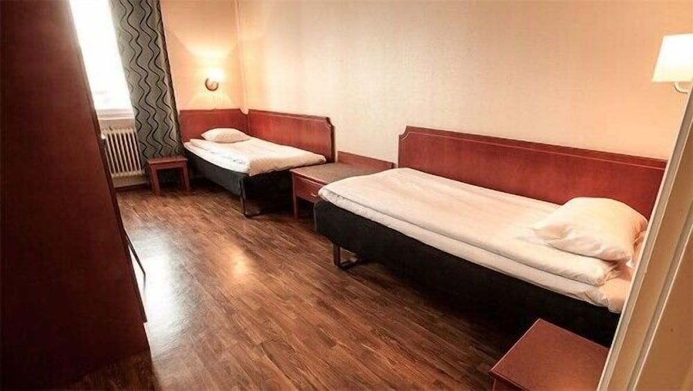 Skoogs BnB Twin Room, 2 Twin Beds 3