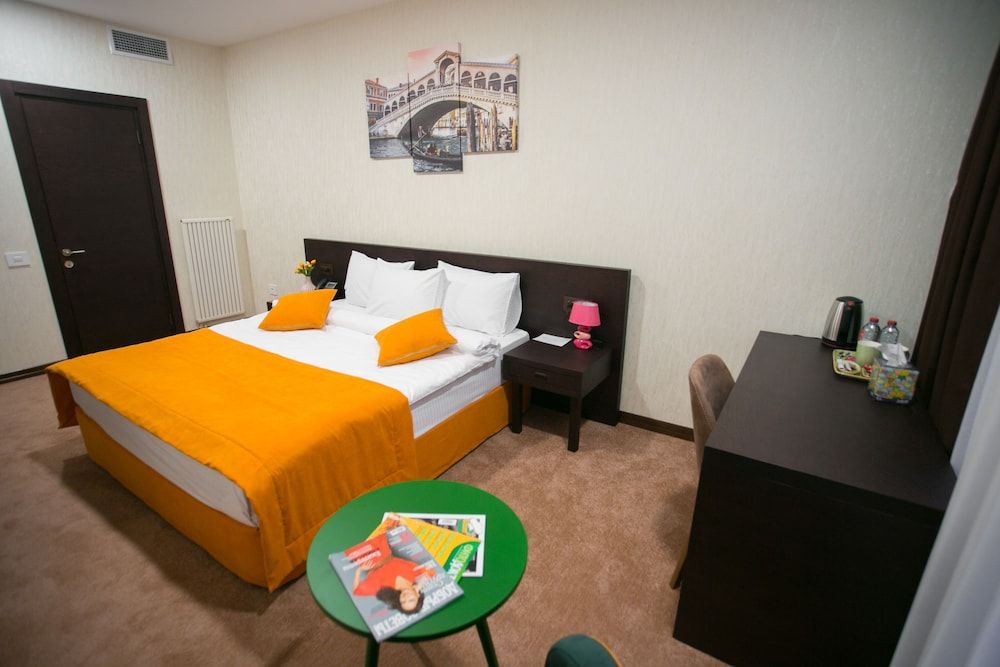 DaVinci Hotel Standard Double Room, 1 King Bed 5