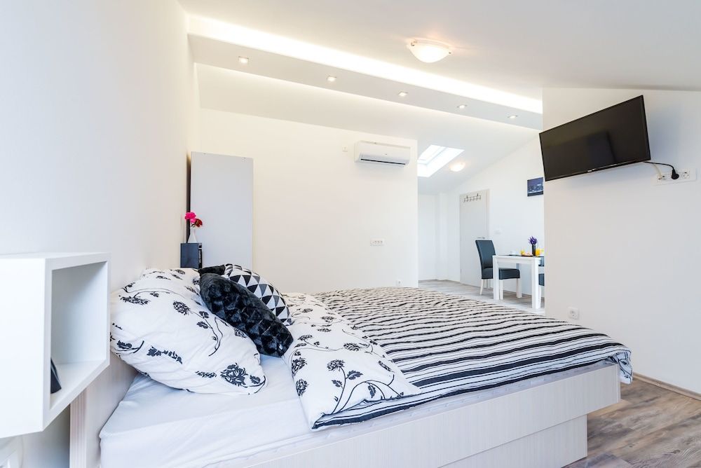 undefined Bovolini's Place 9