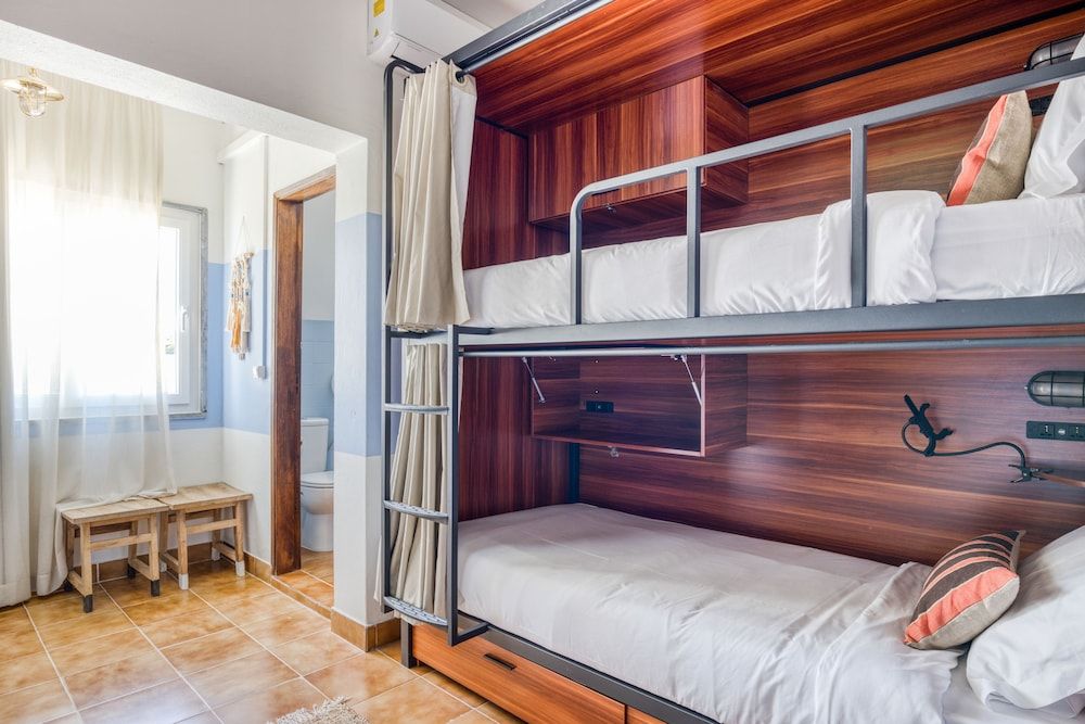 Bed in 4-Bed Mixed Dormitory Room