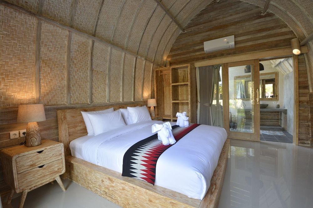 Kompyang Cottage Deluxe Double Room with Bathtub 3