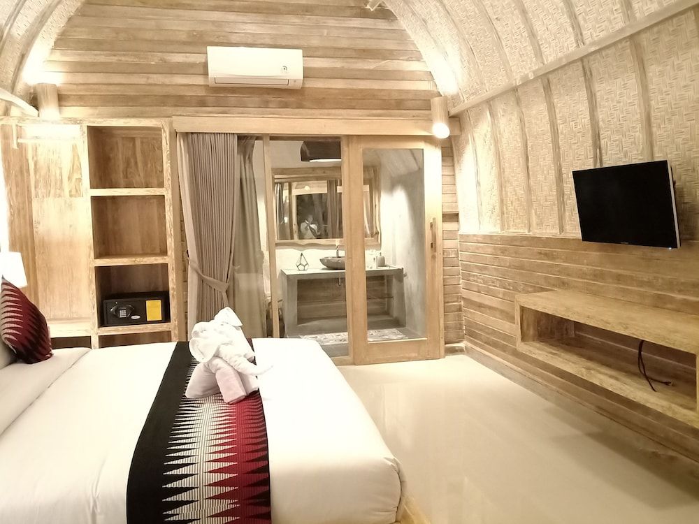 Kompyang Cottage Deluxe Double Room with Bathtub 12