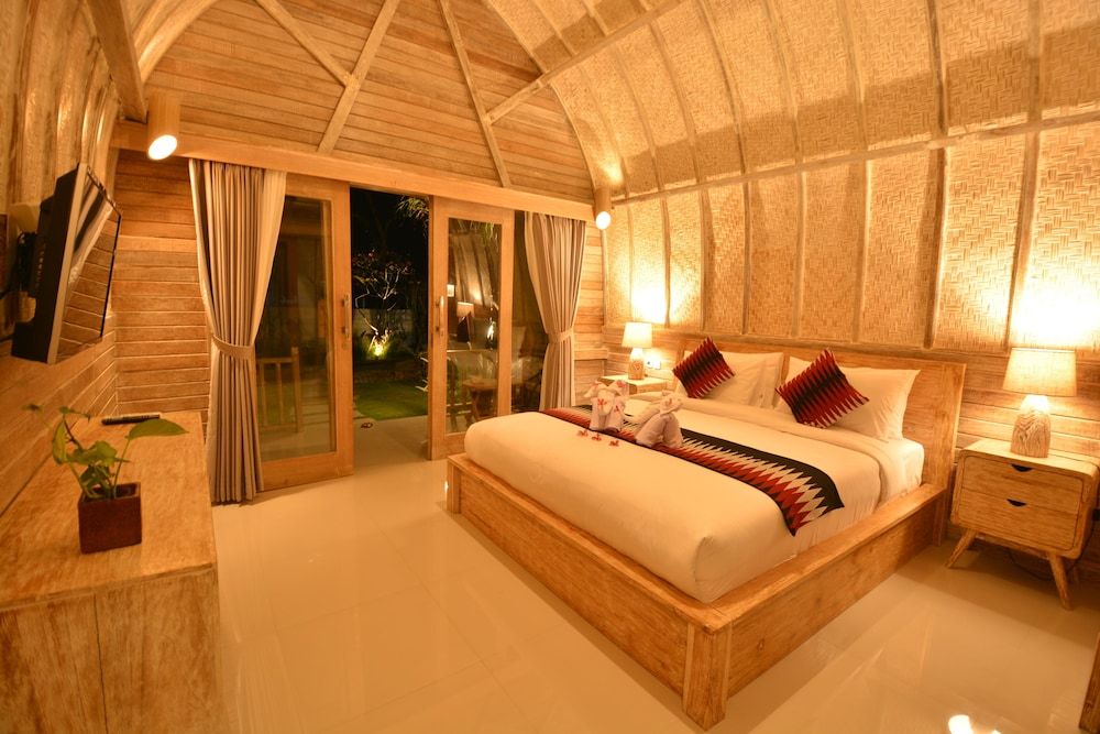 Kompyang Cottage Deluxe Double Room with Bathtub 3