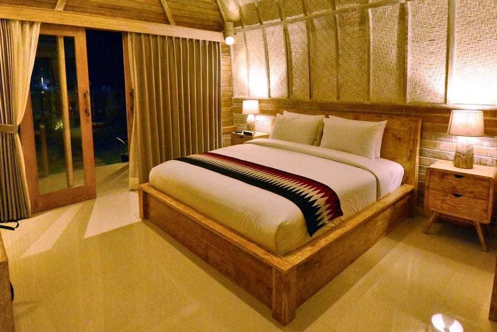 Kompyang Cottage Deluxe Double Room with Bathtub 2