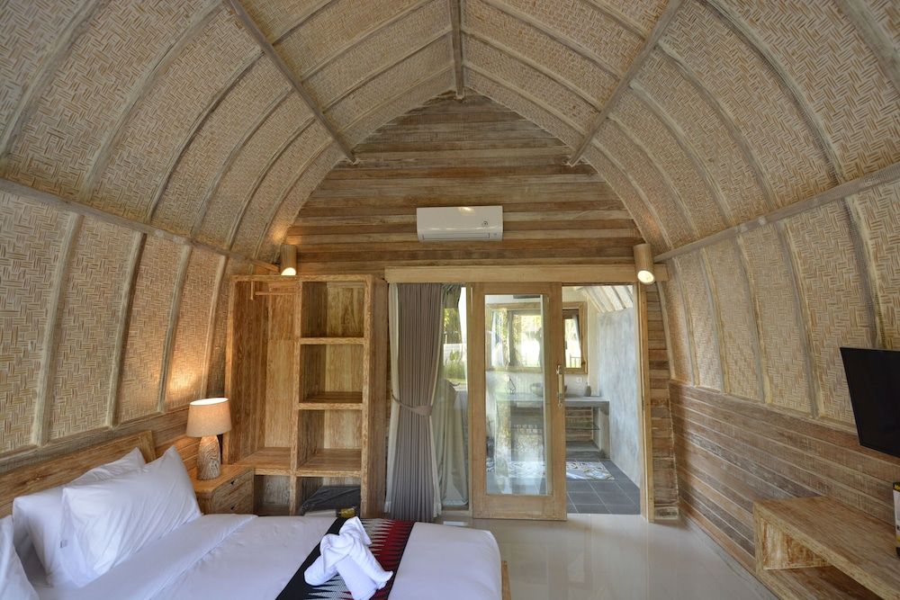 Kompyang Cottage Deluxe Double Room with Bathtub 14