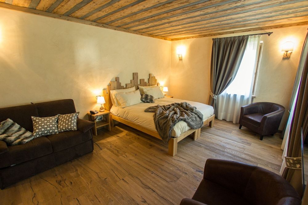Hotel Les Montagnards Deluxe Room, 1 Bedroom, Terrace, Mountain View 3