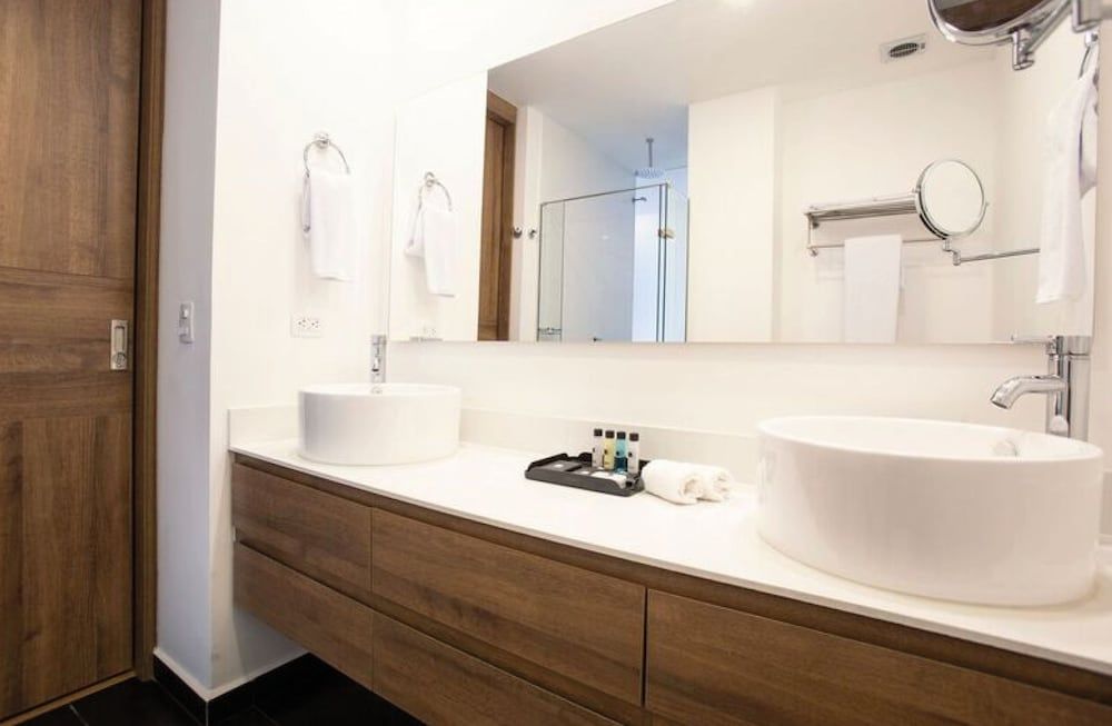 Hotel Lagoon Superior Double Room, 2 Double Beds, Lake View (Twin) 4