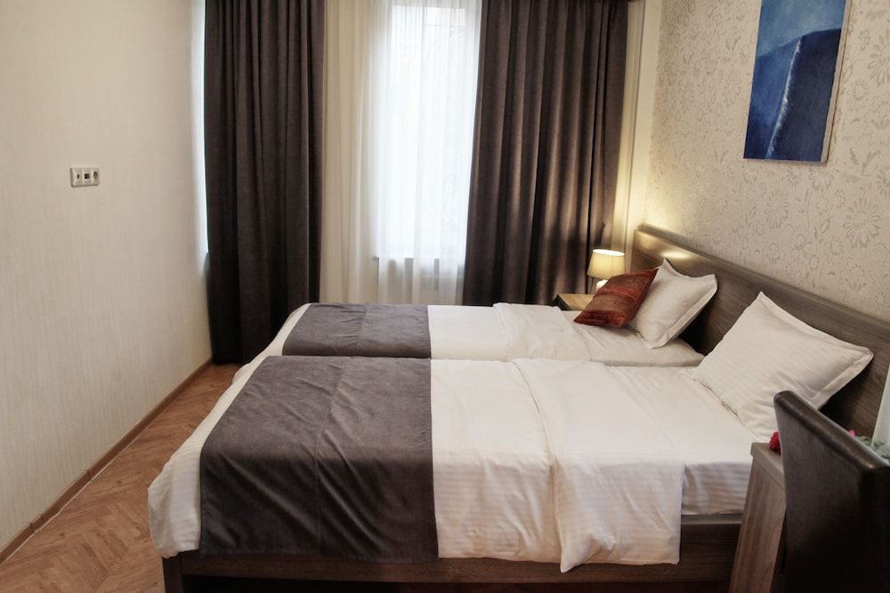 Hotel Four Brothers Standard Twin Room 3