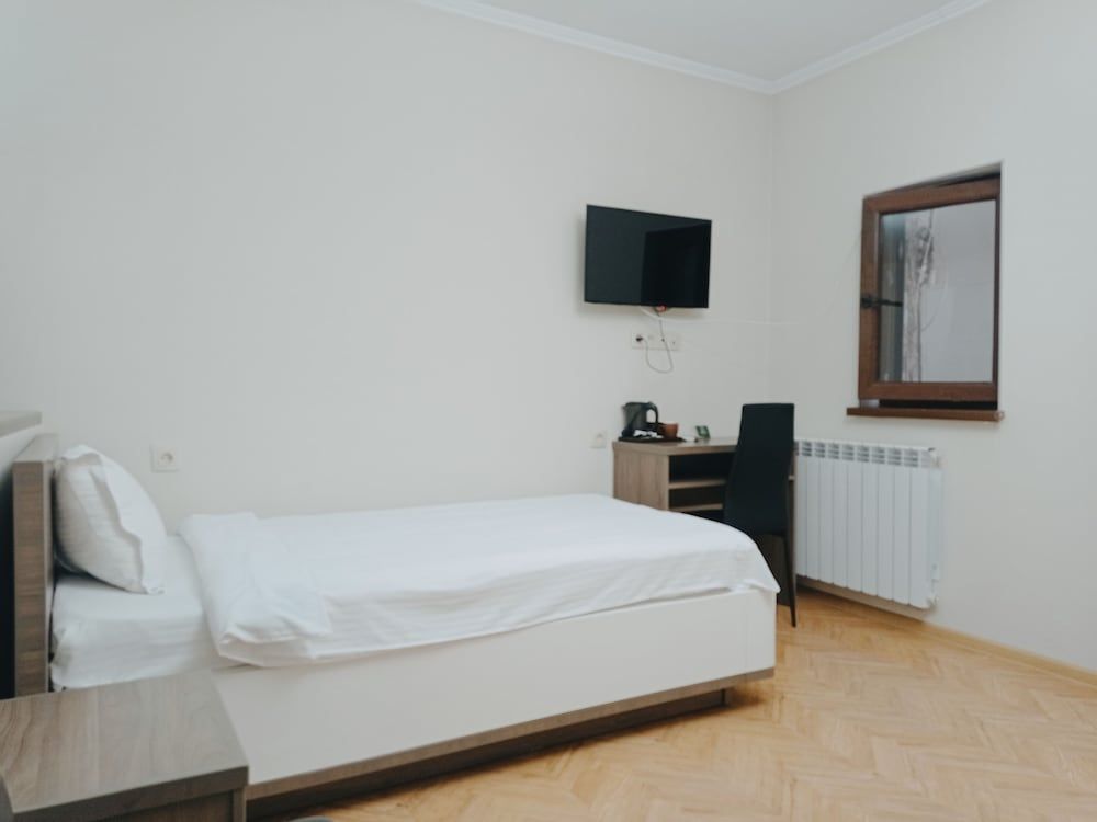 undefined Hotel Four Brothers 7