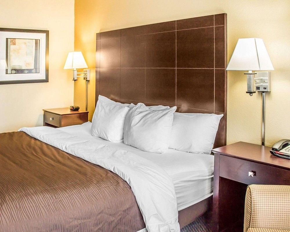 Standard Room, 1 King Bed, Accessible, Non Smoking