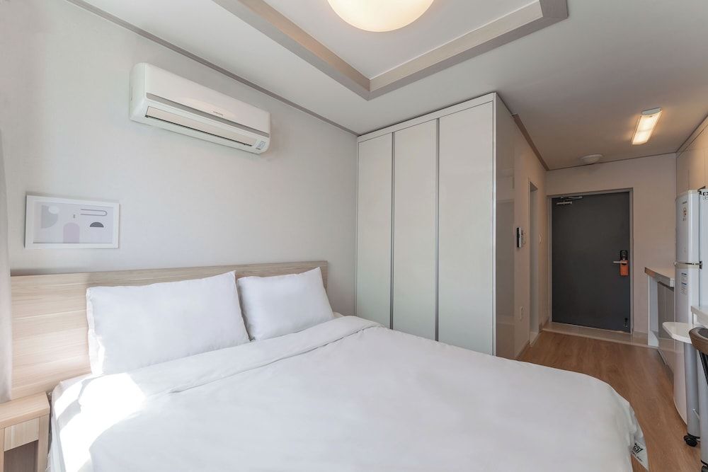 Staywell Hotel Economy Double Room 2