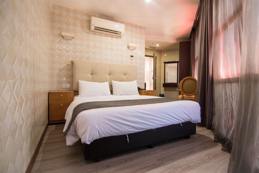 undefined Suwara Hotel 5