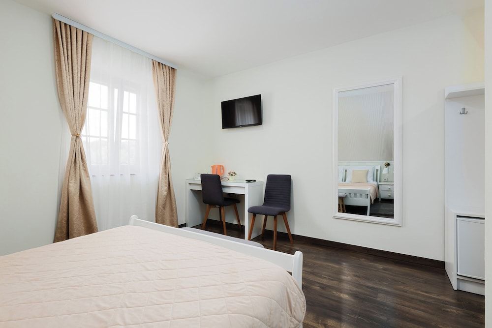 Green Lakes House Double Room 9