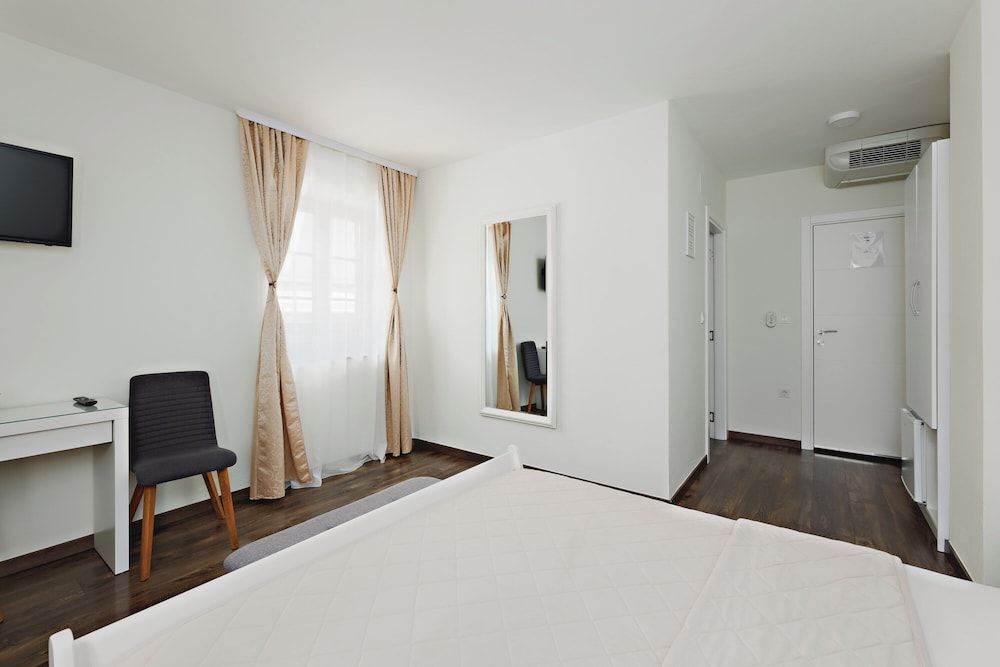 Green Lakes House Double Room 4