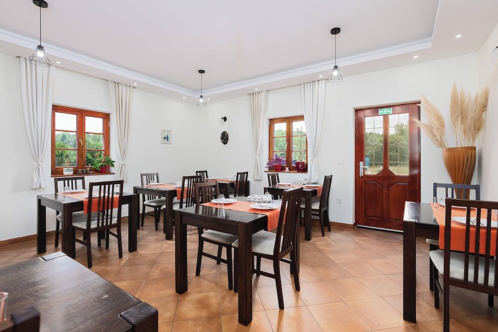 undefined Green Lakes House 10