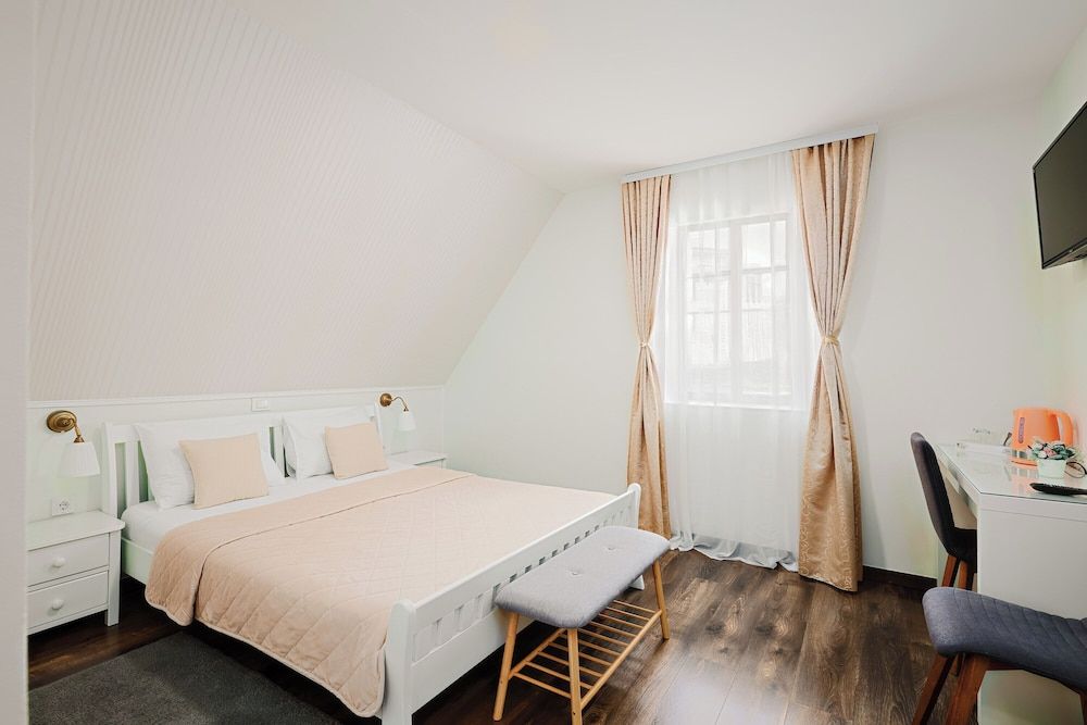 undefined Green Lakes House