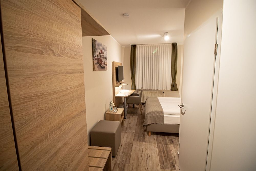 Hotel Fallersleber Spieker Standard Double Room 4