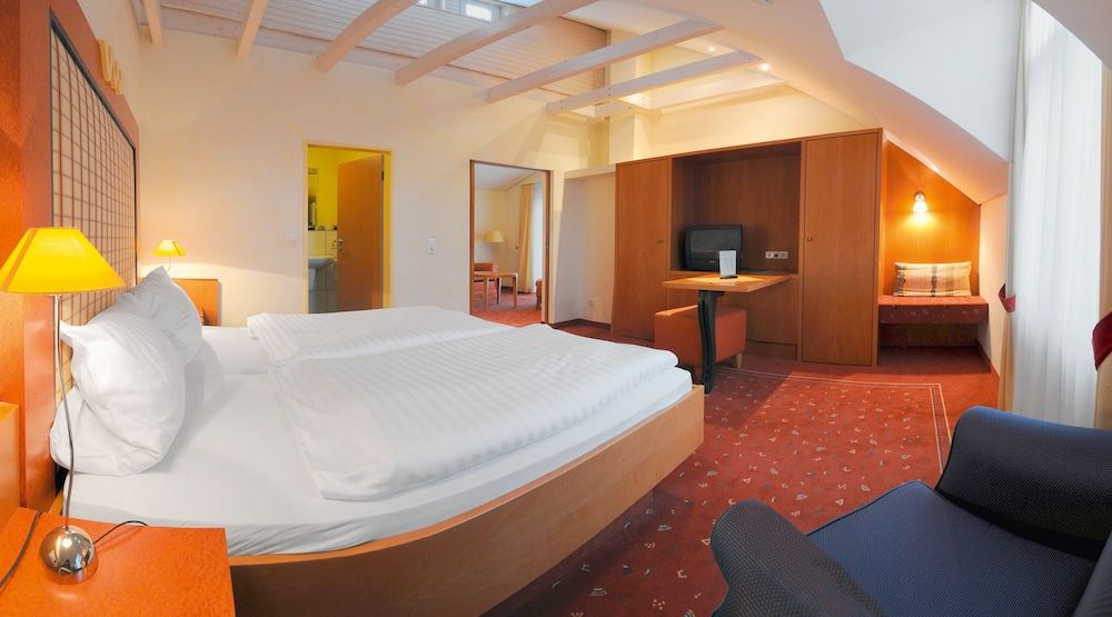 Suite, Balcony