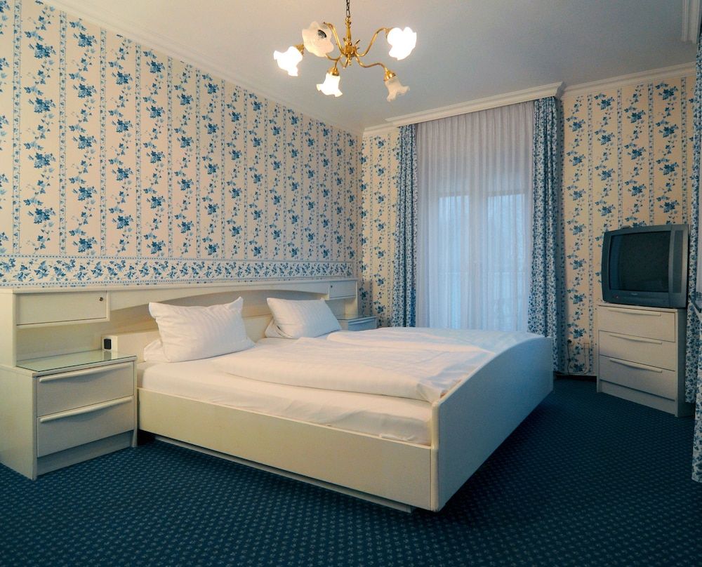 Double Room, Private Bathroom (Balcony)