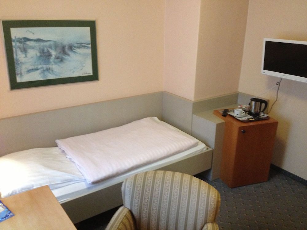 Single Room, Private Bathroom