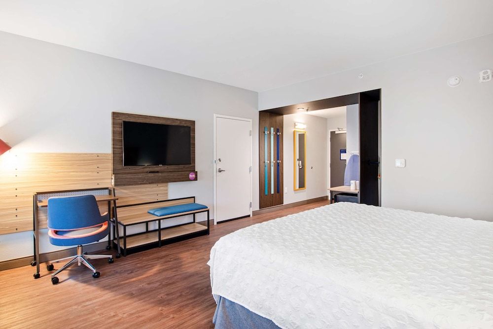 Room, 1 King Bed, Accessible (Hearing)