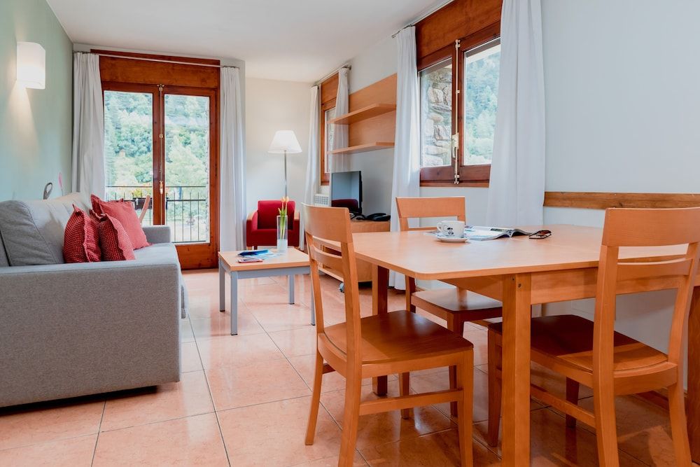 Pierre & Vacances Andorra La Tulipa Apartment, 2 Bedrooms 9