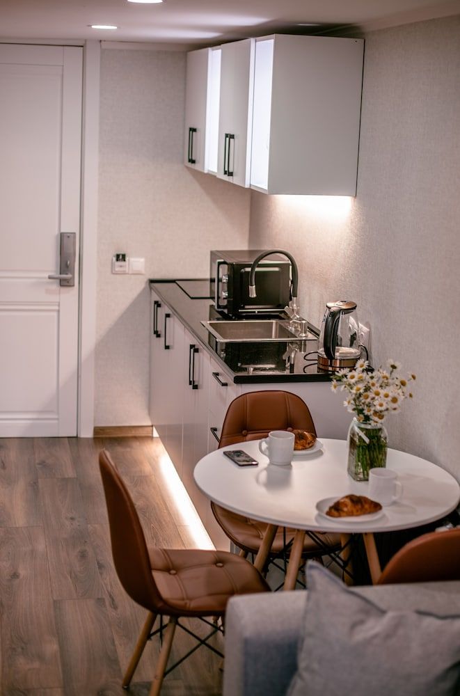 Luxury Inn Split Level suite 12