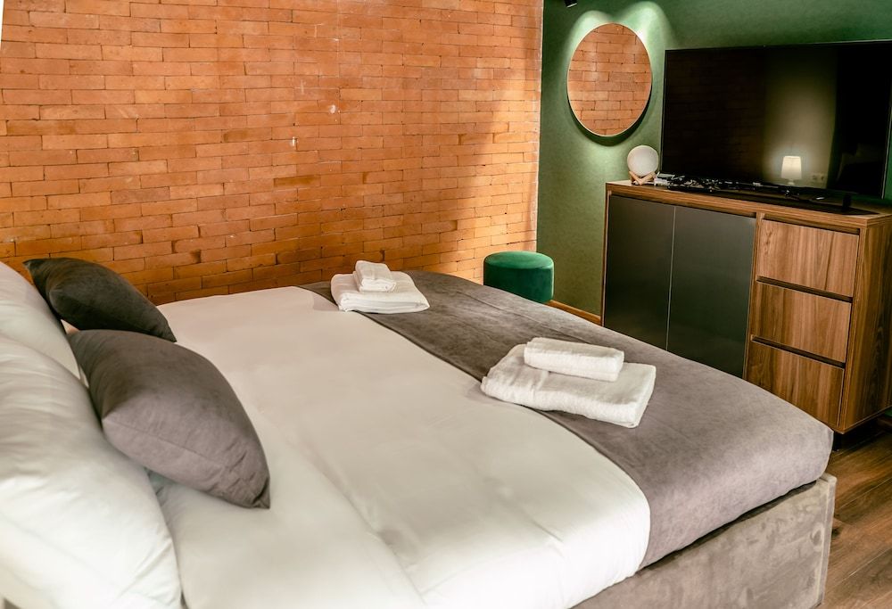 undefined Luxury Inn 8