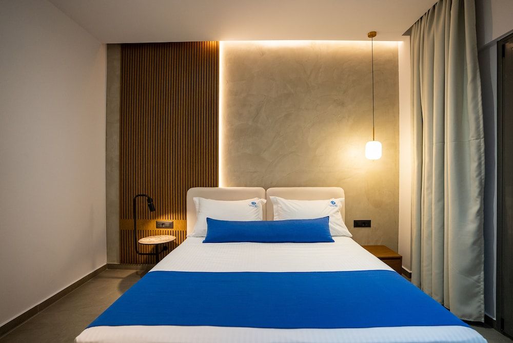 Double/Twin Room With Partial Sea View